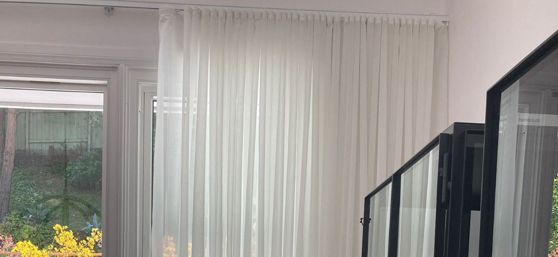 A view at curtains and drapes in dining room 1