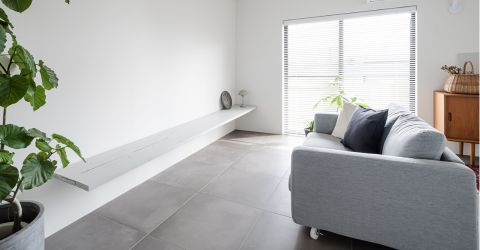 A view at living room with aluminum blinds