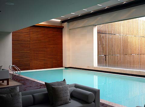 A look at faux wooden blinds in swimming pool space